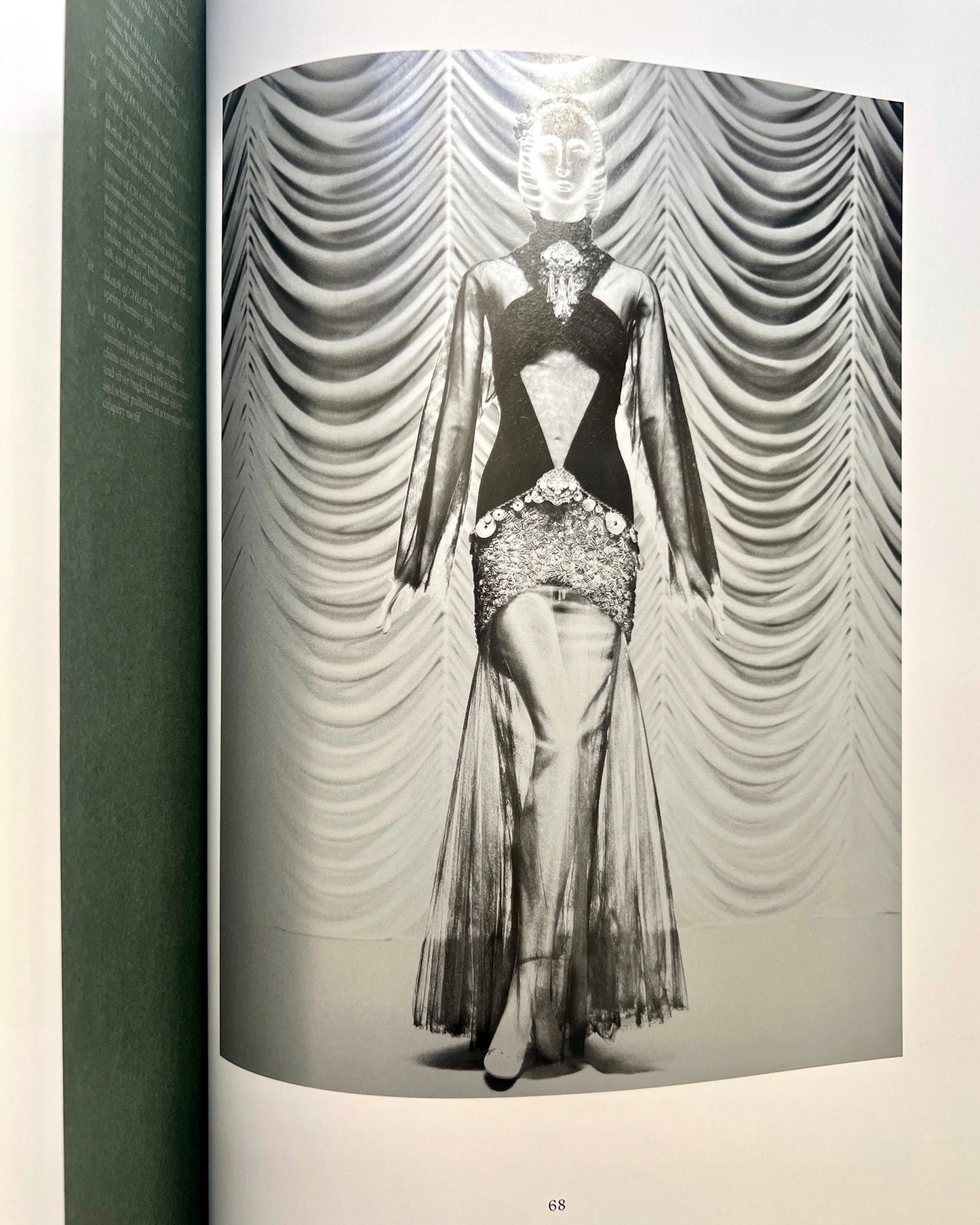 KARL LAGERFELD A LINE OF BEAUTY .THE MET