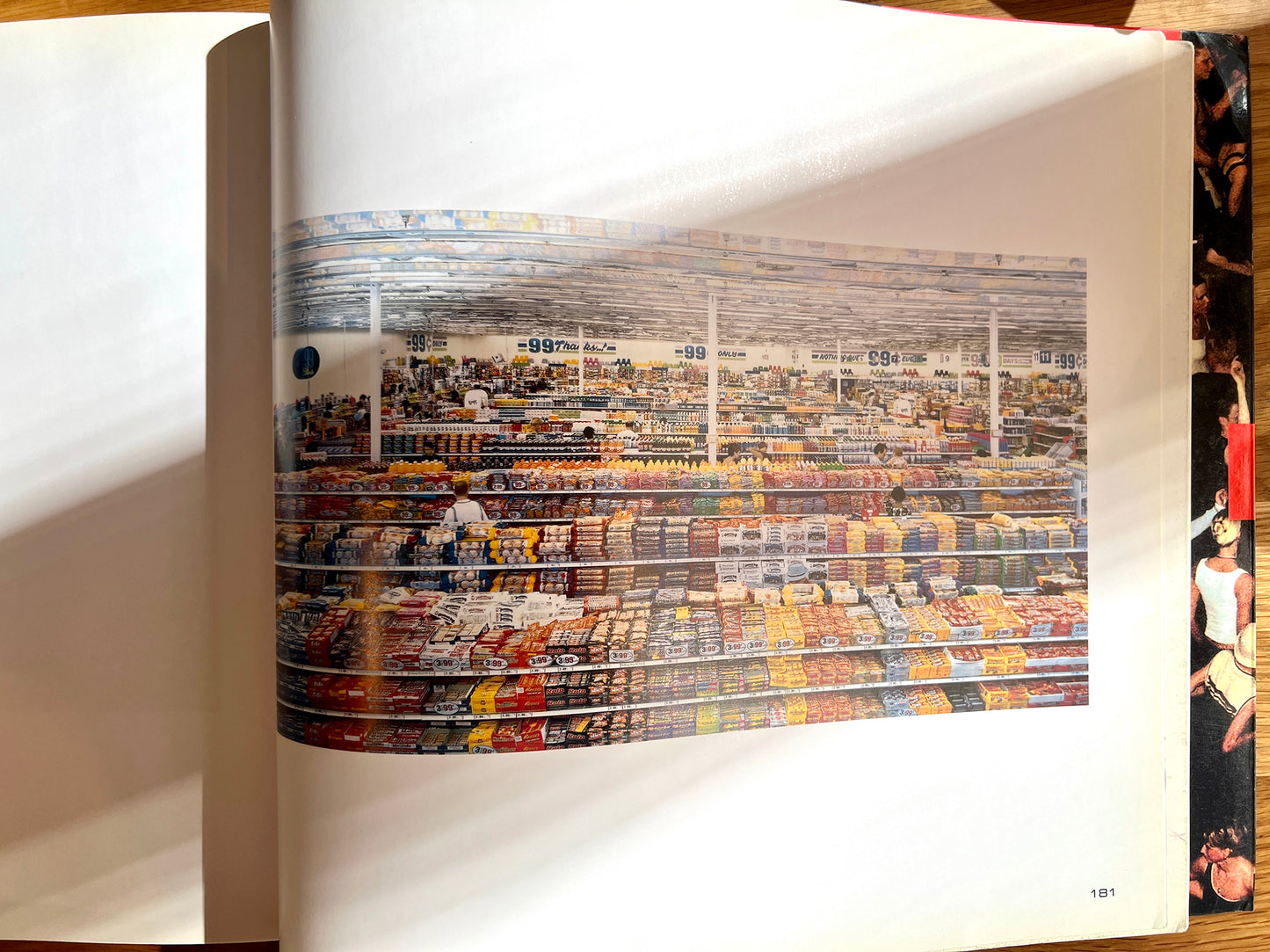 ANDREAS GURSKY Museum of modern art 2001