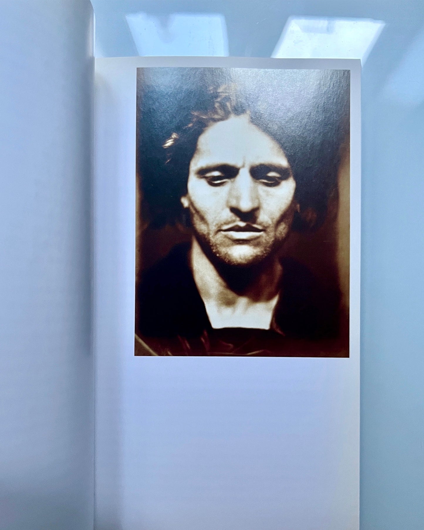 SINGULAR IMAGES.ESSAYS ON REMARKABLE PHOTOGRAPHS