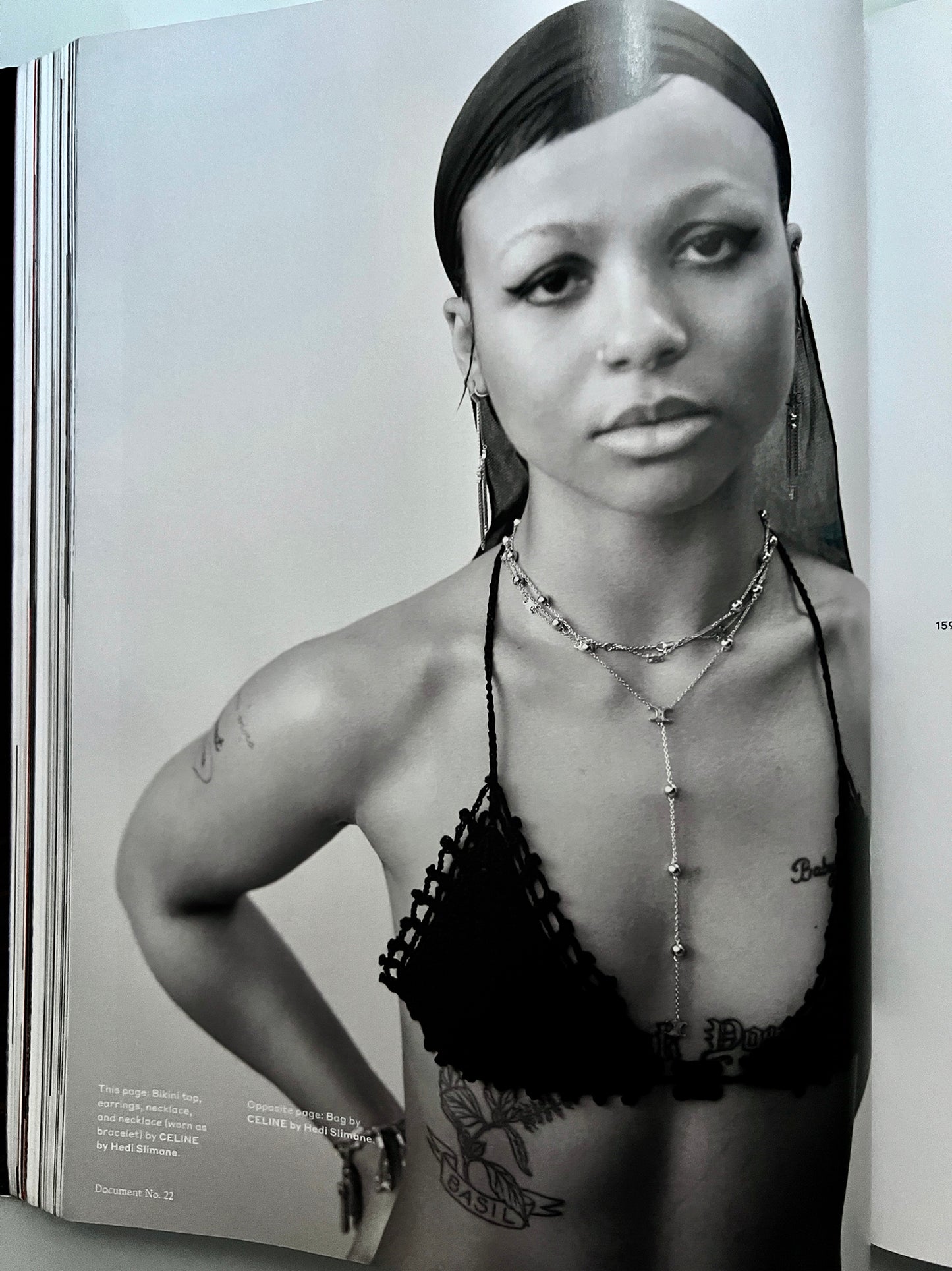 DOCUMENT MAGAZINE 22
