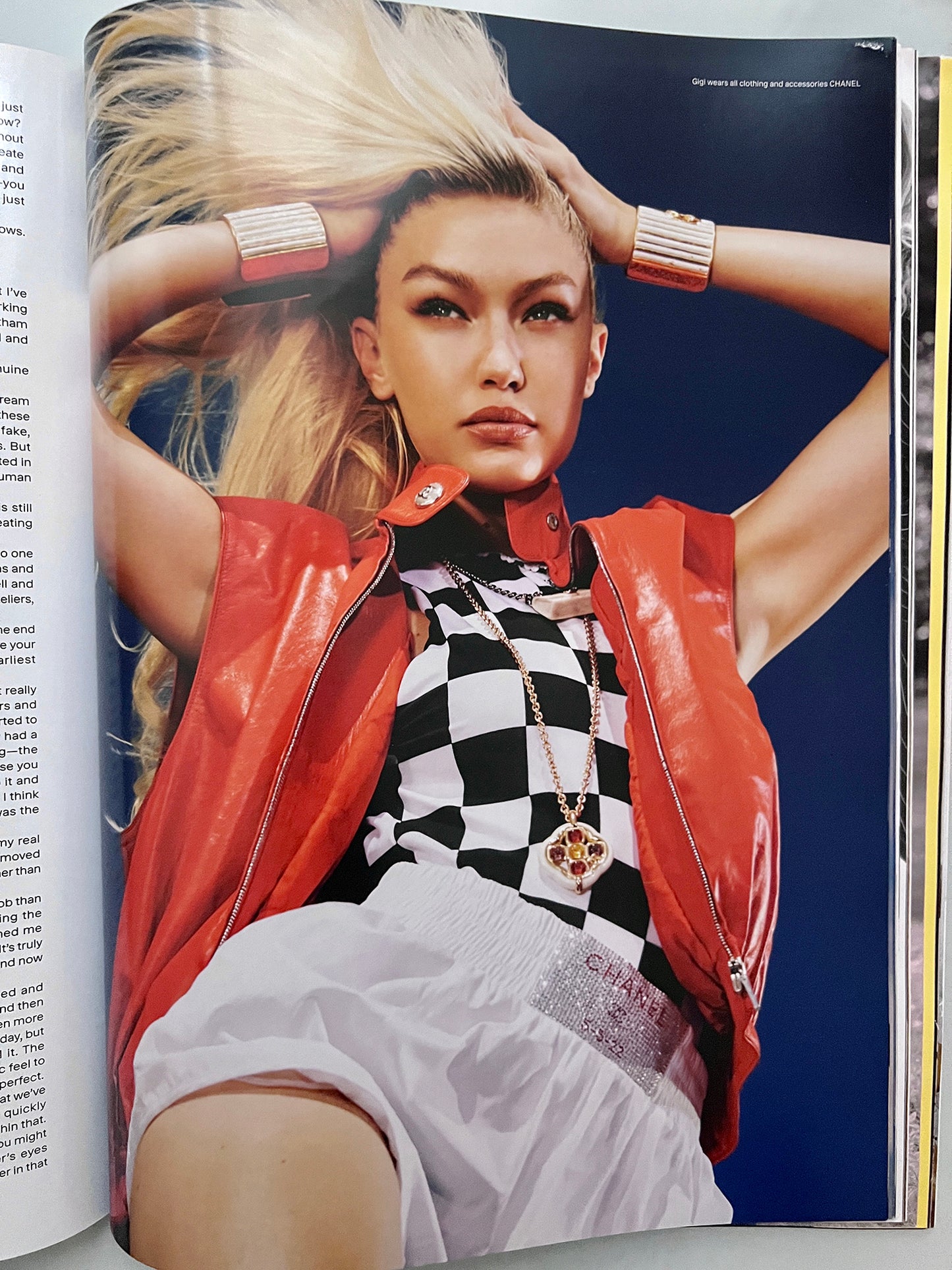 V MAGAZINE 139 SUPERMODEL SUPERHERO