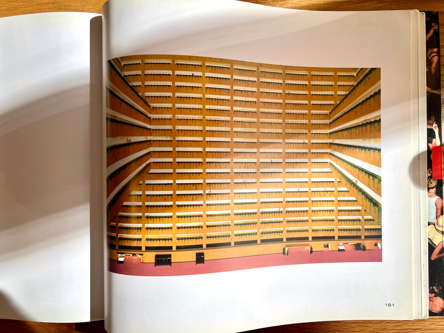 ANDREAS GURSKY Museum of modern art 2001