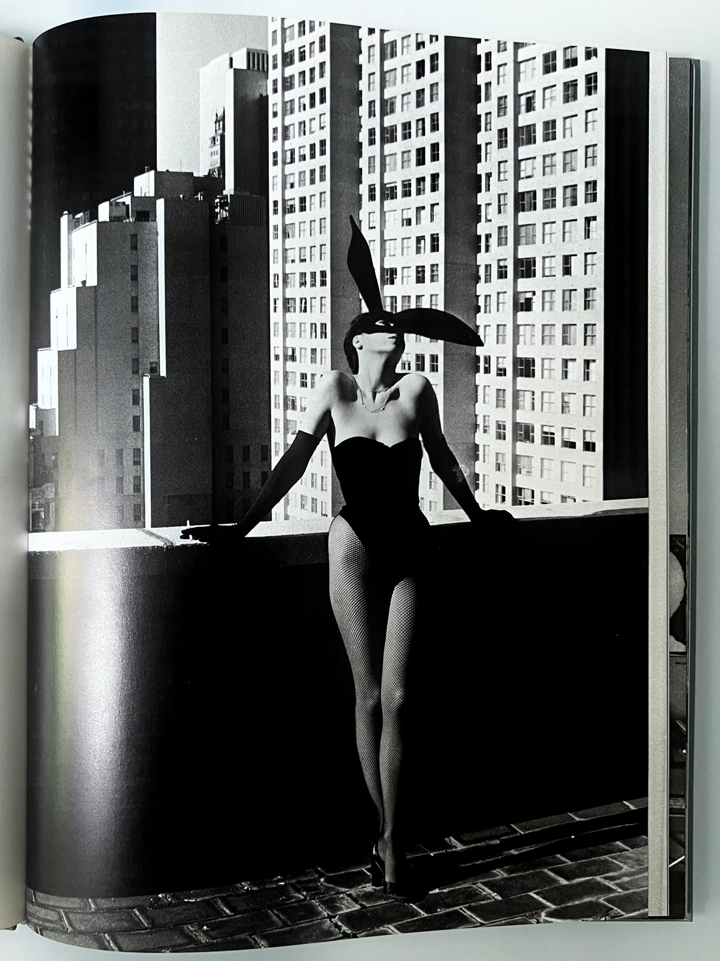 HELMUT NEWTON.WHITE WOMEN