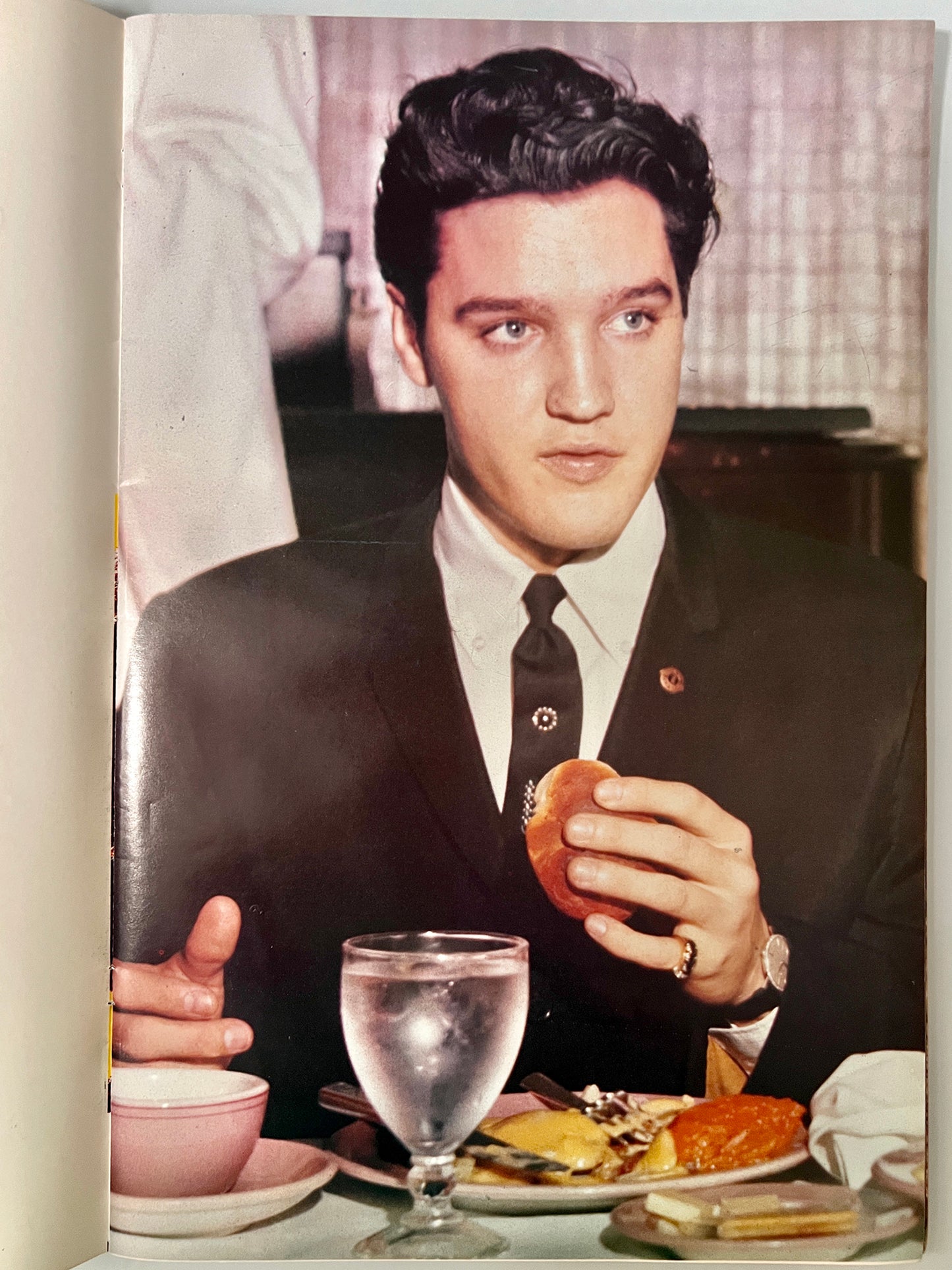 ELVIS POSTER BOOK